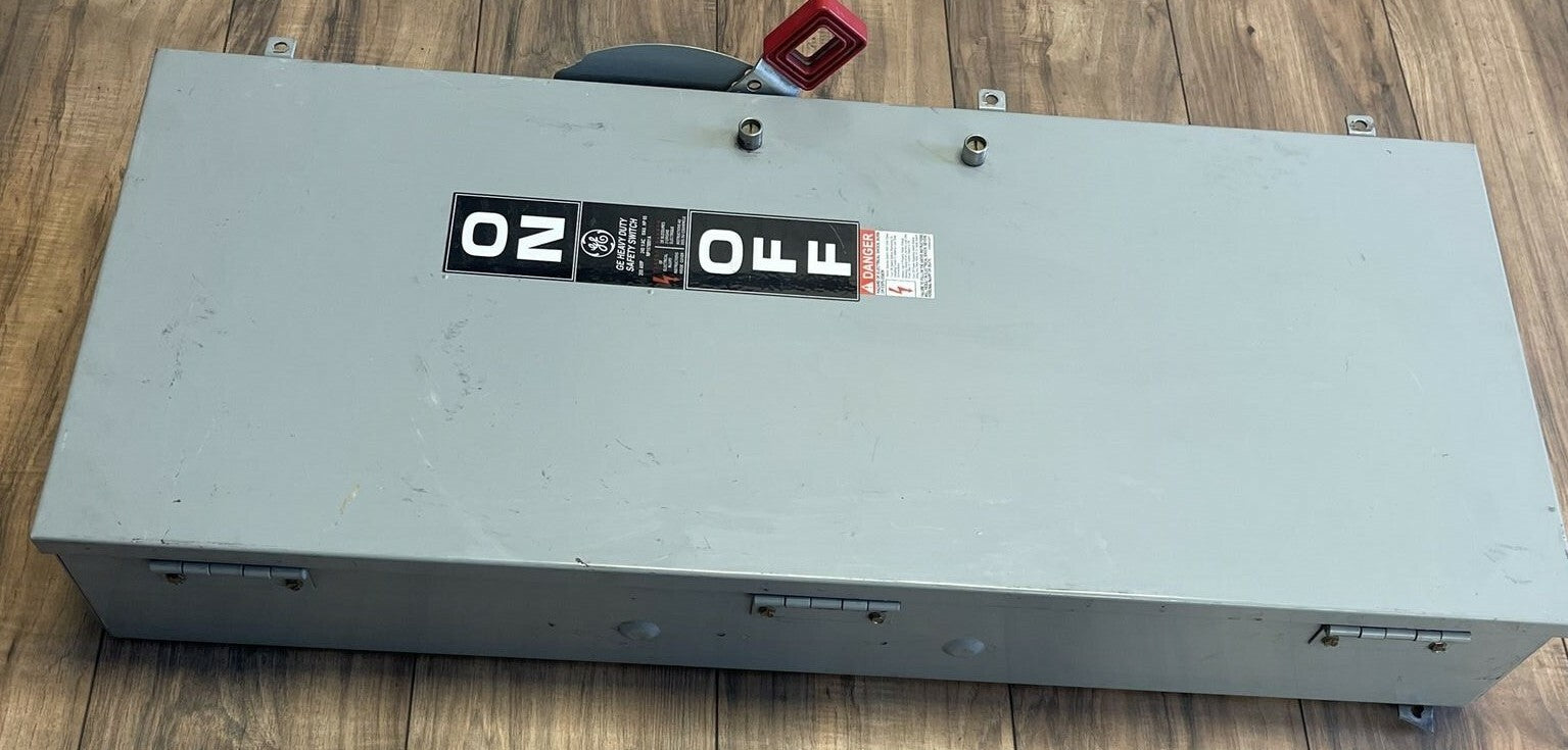GE TH3224J MODEL 11 FUSIBLE SAFETY SWITCH 200A 240VAC 250VDC 60HP 2P TYPE 1,5,126