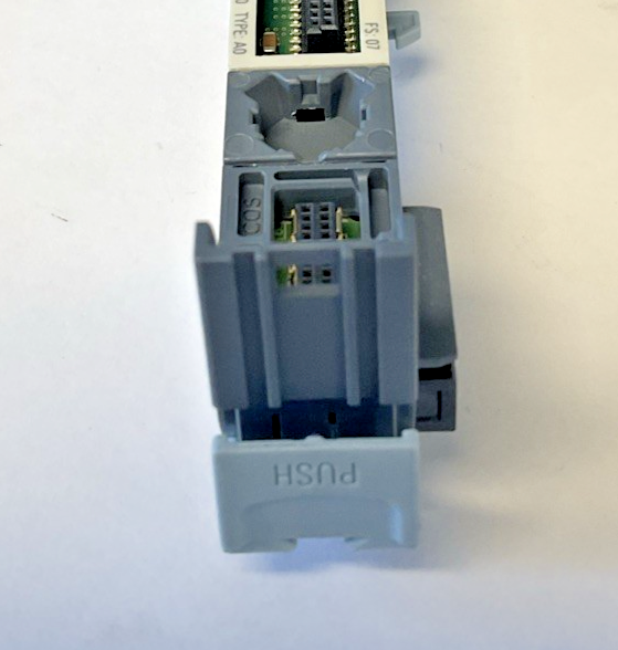 SIEMENS 6ES7 193-6BP20-0DA0 DIGITAL BASE MODULE ****LOTOF5****4