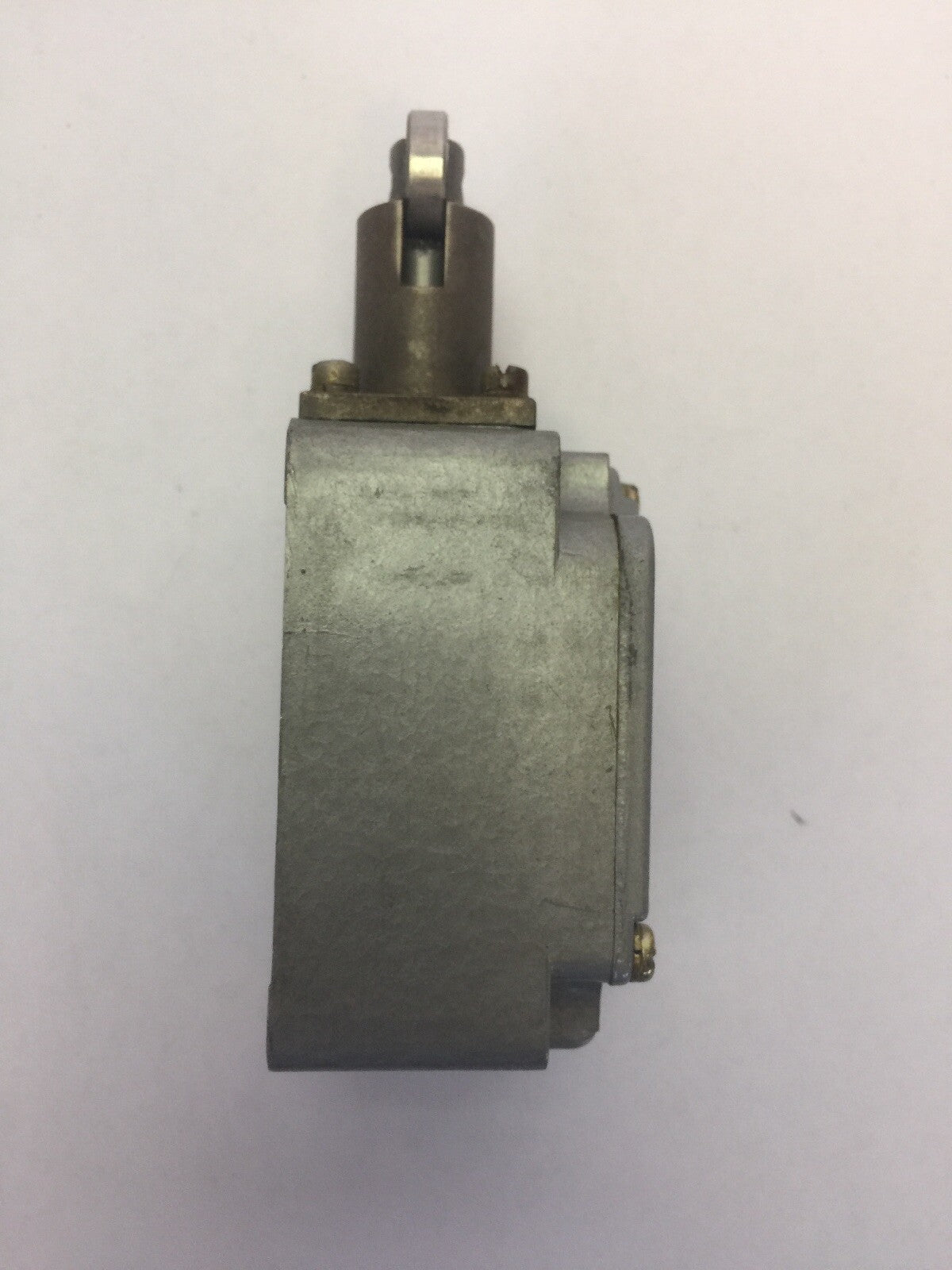 MICRO SWITCH A DIVISION OF HONEYWELL 5LS6 LIMIT SWITCH 3