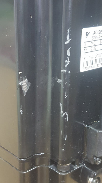YASKAWA 750W 200V AC SERVO MOTO SGMAH-08A1N21 3000R/MIN1