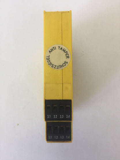 SICK UE 42-3DR3D2 SAFETY RELAY 24V AC/DC 3