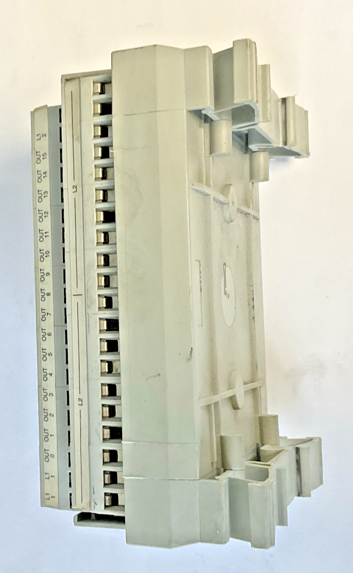 ALLEN BRADLEY 1492-IFM20F-F-2 INTERFACE MODULE SER.A 0-132VAC3