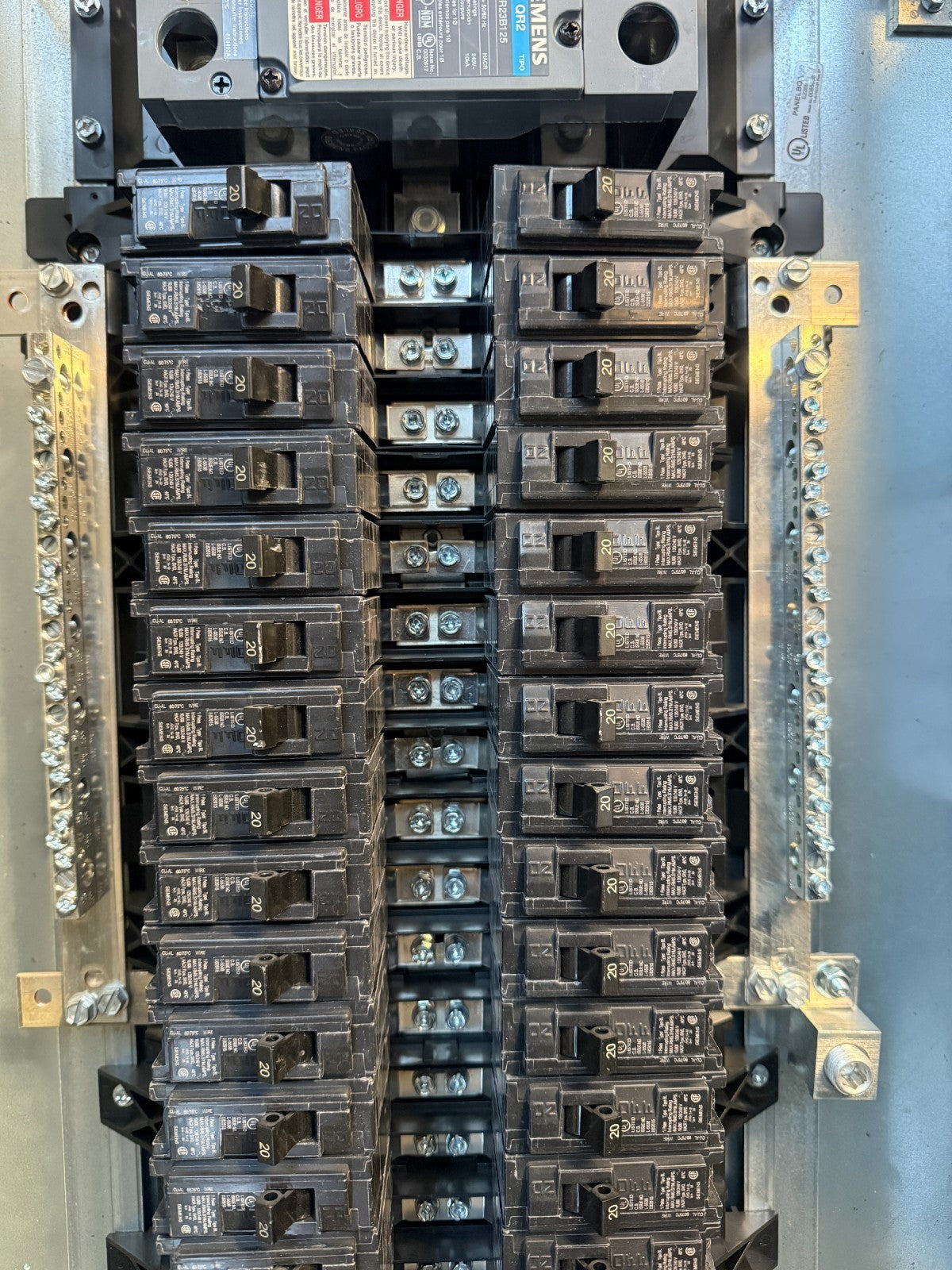 SIEMENS P1X42MC250CT 208Y/120V PANELBOAD QR2B125 MAIN CIRCUIT BREAKER (42)20A4