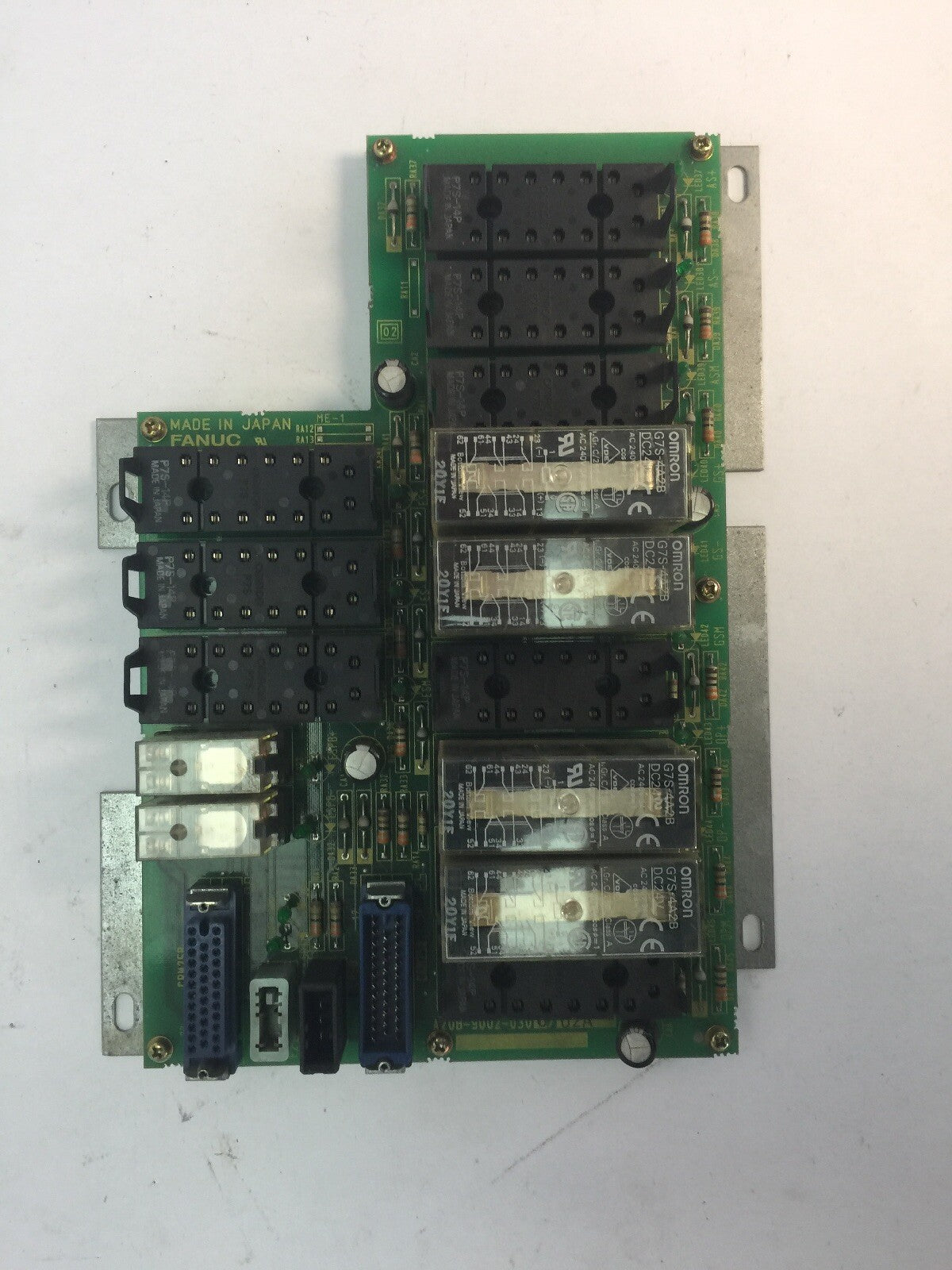 FANUC A20B-9002-0300/02A E STOP RELAY BOARD MISSING RELAYS0