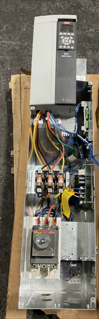 DANFOSS 177U9584 MOTOR AC DRIVE OUPUT 0-460VAC 3PH 0-60HZ 34A 25HP INPUT 480VAC9