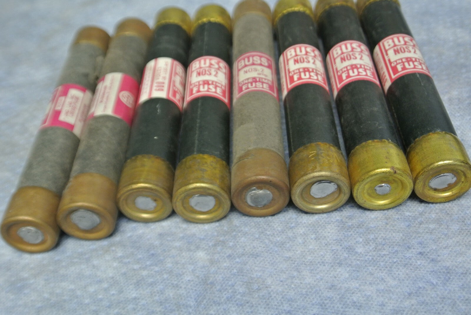 LOT of 8 / BUSS NOS2 CLASS H ONE-TIME FUSES / 2A / 600V / NEW SURPLUS3