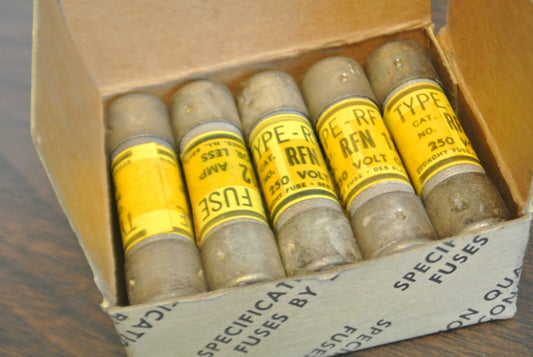 BOX of 10 / ECONOMY RFN12  TYPE RF FUSE / 12A / 250V / NEW SURPLUS0