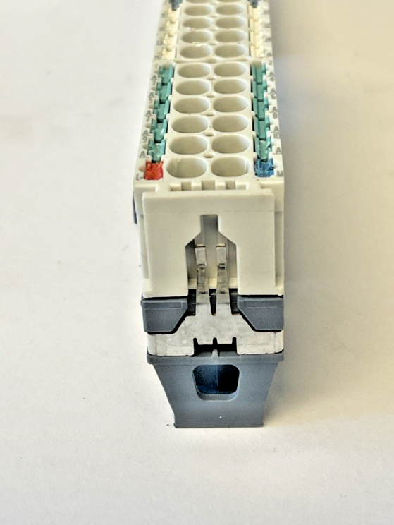 SIEMENS 6ES7 193-6BP20-0DA0 DIGITAL BASE MODULE ****LOTOF5****3