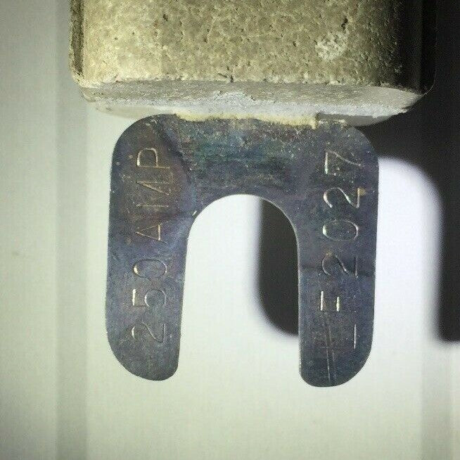 BURNDY LF2027 CONNECTORS 250 AMP1