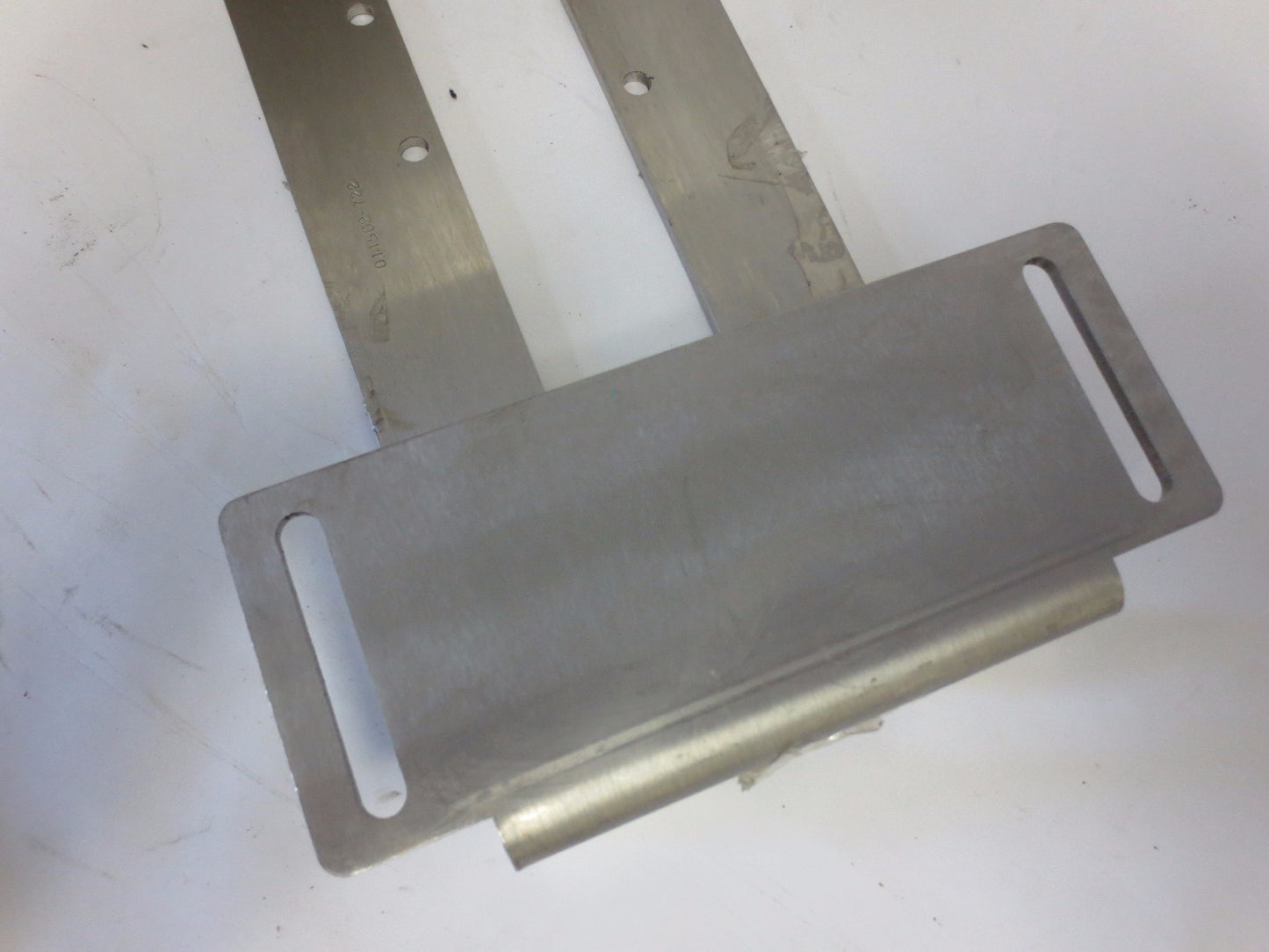 DRESSER 011502-722-002 MOUNTING BRACKET / MODEL 84/85 ACTUATOR SIZE 154/414 19"2