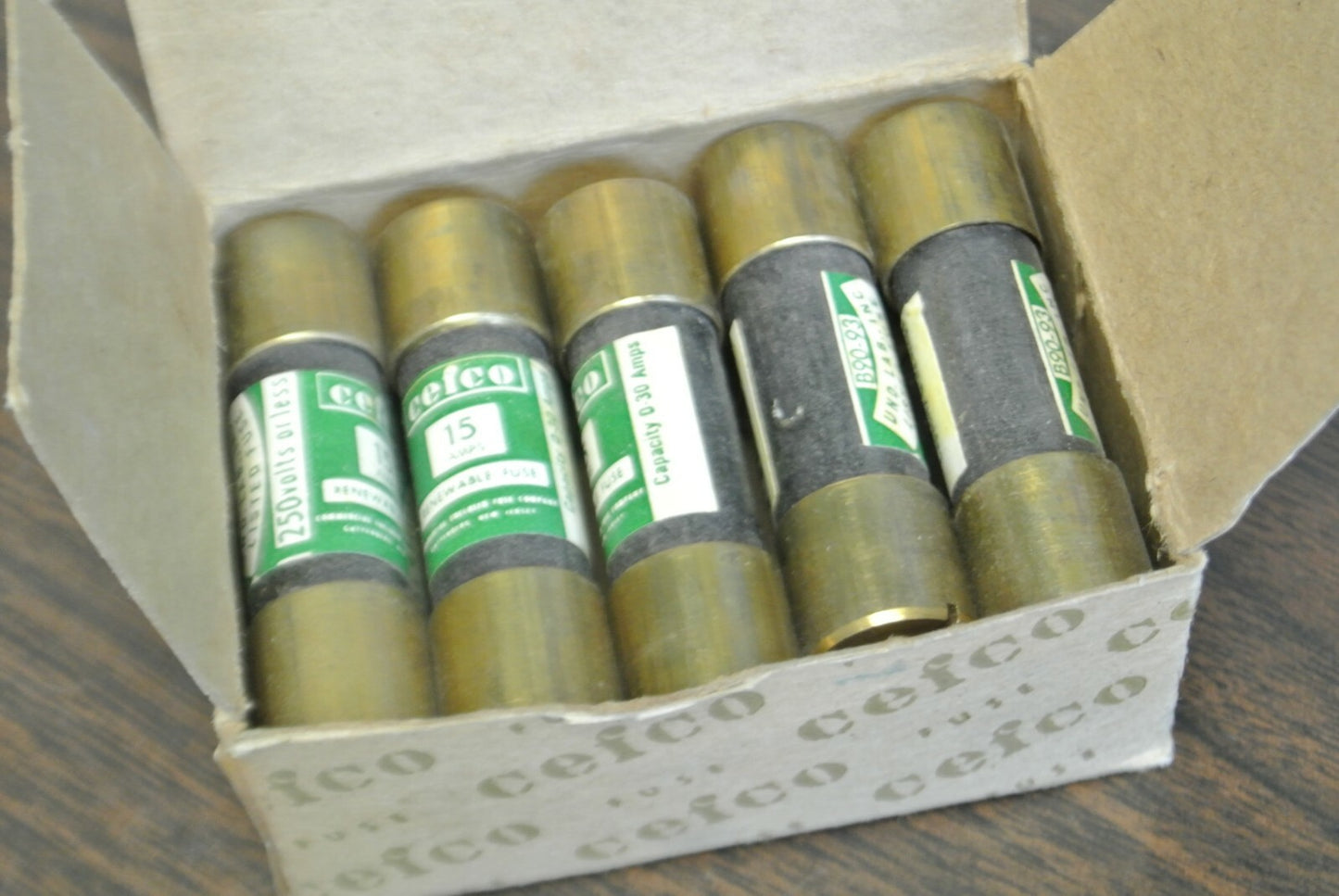 BOX of 10 / CEFCO R15 RENEWABLE FUSES / 15A / 250V / NEW SURPLUS0