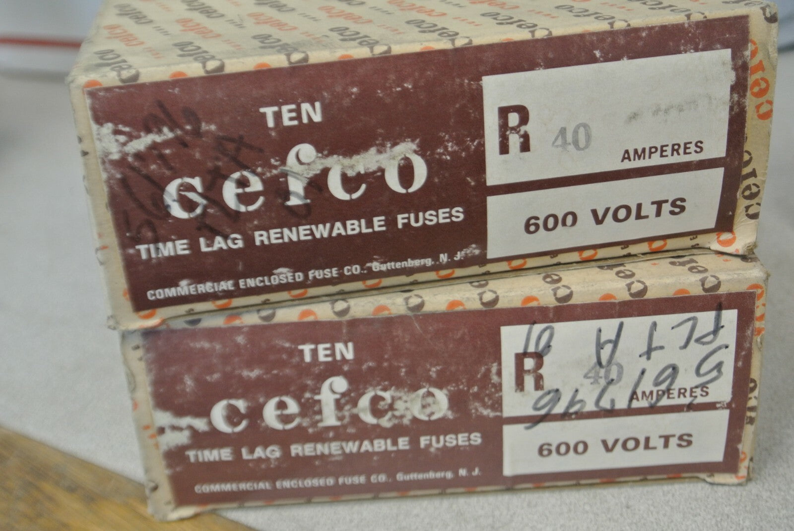 BOX of 10 / CEFCO R40 TIME LAG RENEWABLE FUSE / 40A / 600V / NEW SURPLUS6