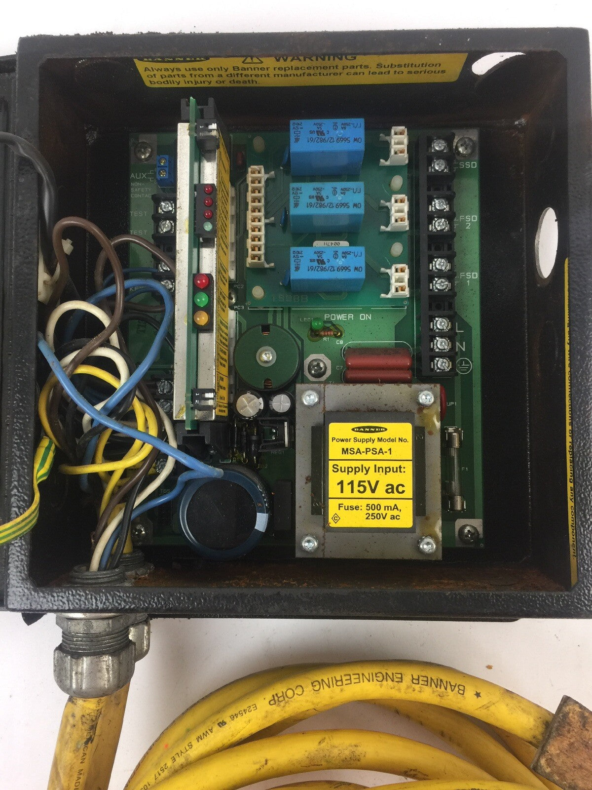 BANNER MSCA-1 MINI-SCREEN CONTROL BOX WITH CABLES MISSING KEY7