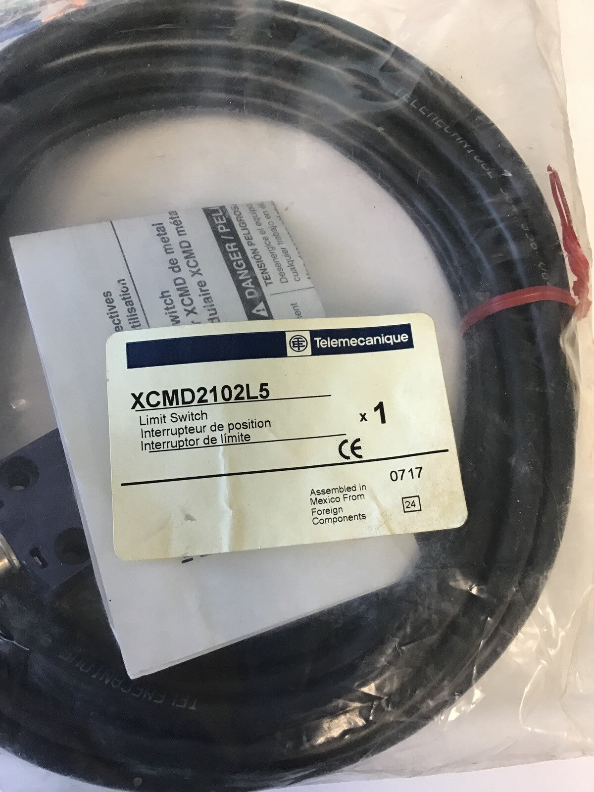 TELEMECANIQUE XCMD2102L5 LIMIT SWITCH 1