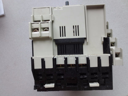 TELEMECANIQUE LD5 LB130 + LA4 DFB (2) + LA1-LB015 + LB1LB03P05 REVERSING STARTER9