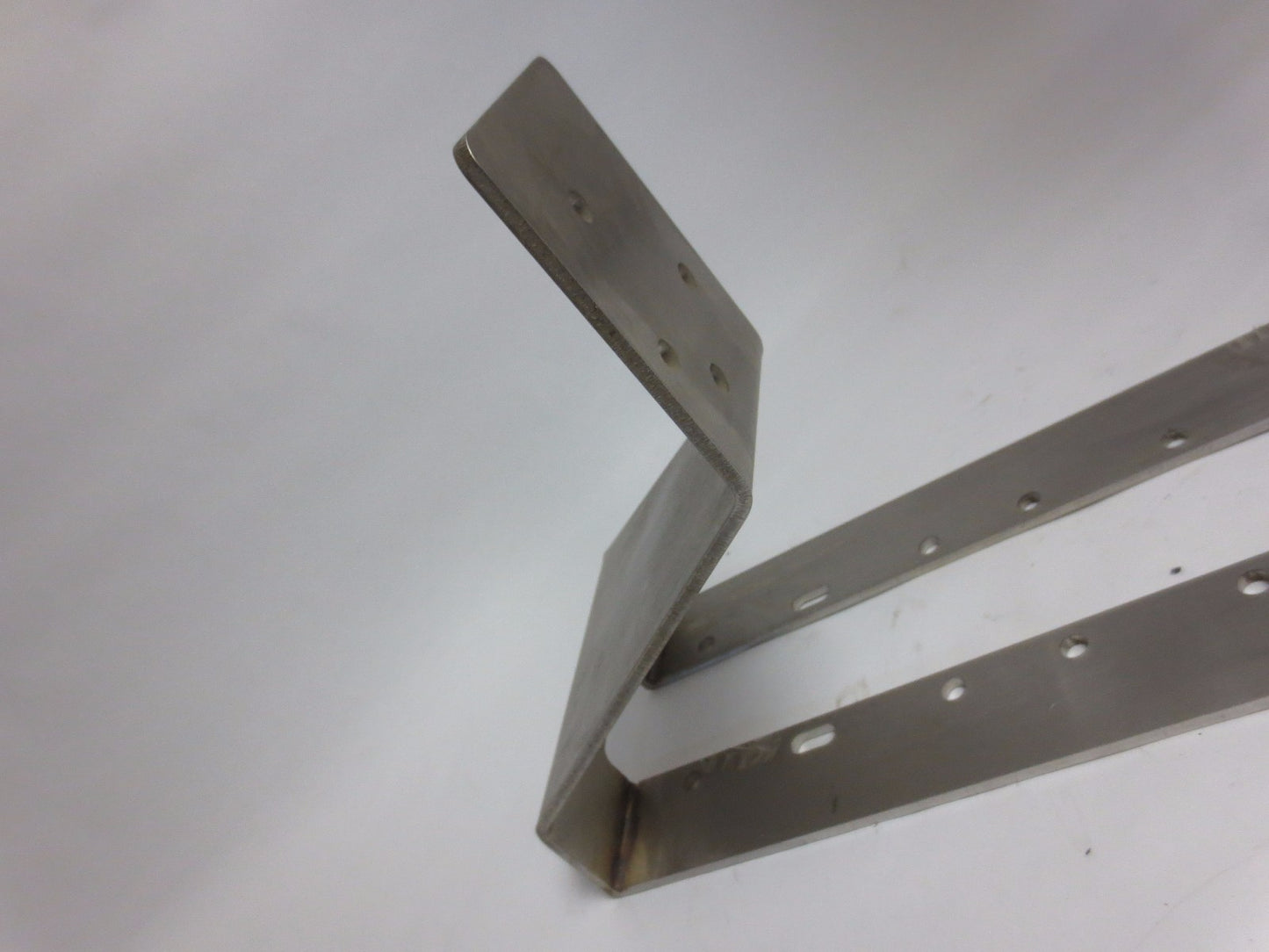 DRESSER 011502-722-002 MOUNTING BRACKET / MODEL 84/85 ACTUATOR SIZE 154/414 19"3