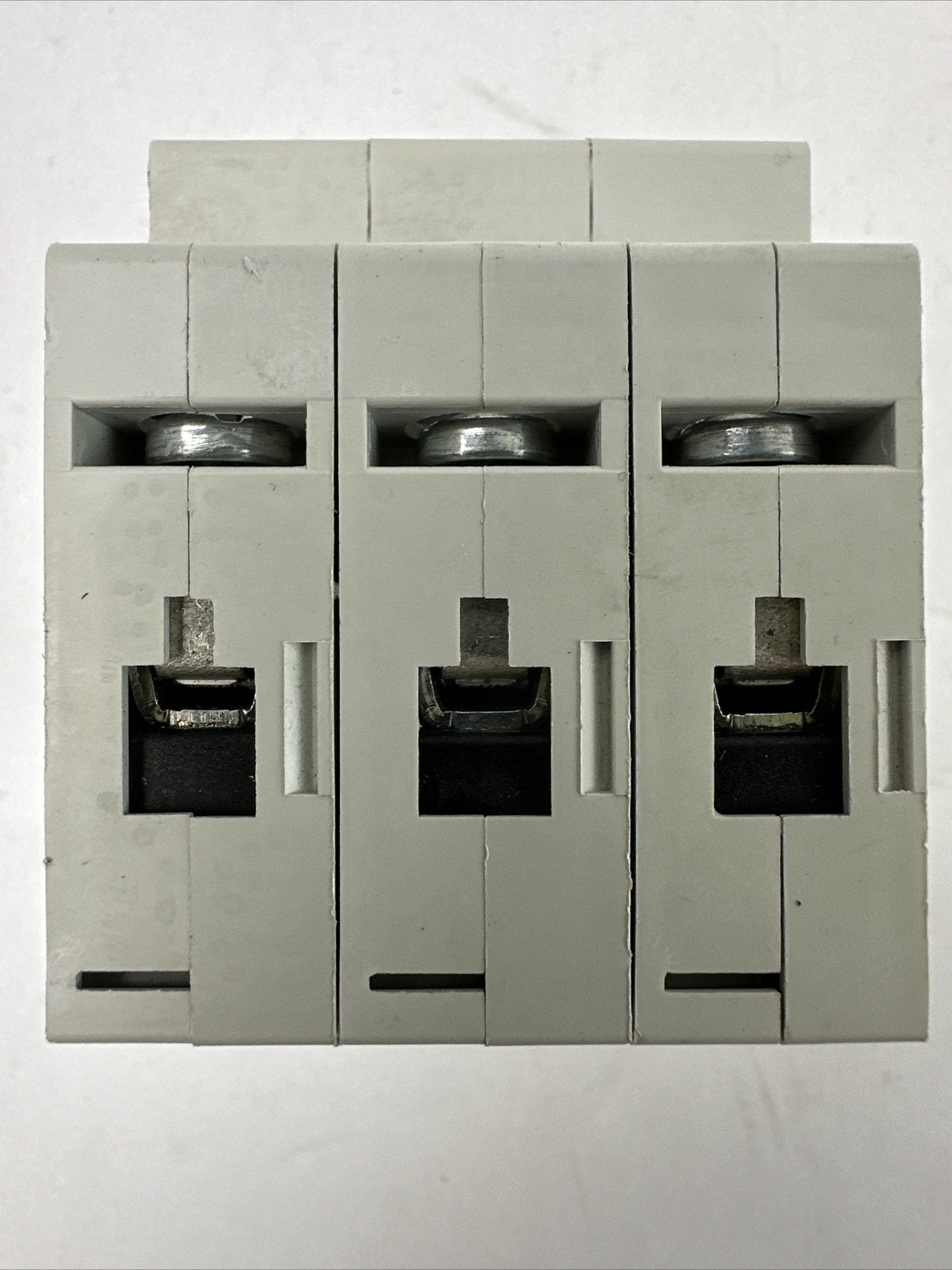 EATON XEFFECT FAZ-C5/3 CIRCUIT BREAKER 408Y/277VAC 5A 3POLE4