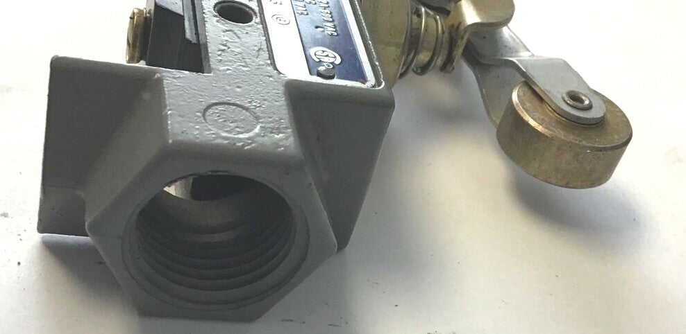 MICRO SWITCH BZE6-2RQ2 8923 LIMIT SWITCH 600VAC 250VDC 3