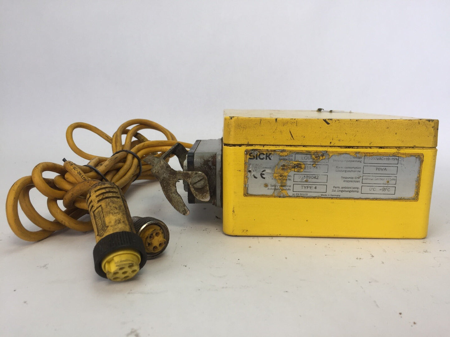 SICK LCU-V343 SENSOR SAFETY CONTROL 6011743 115/230VAC+10/-15% 70VA TYPE 42