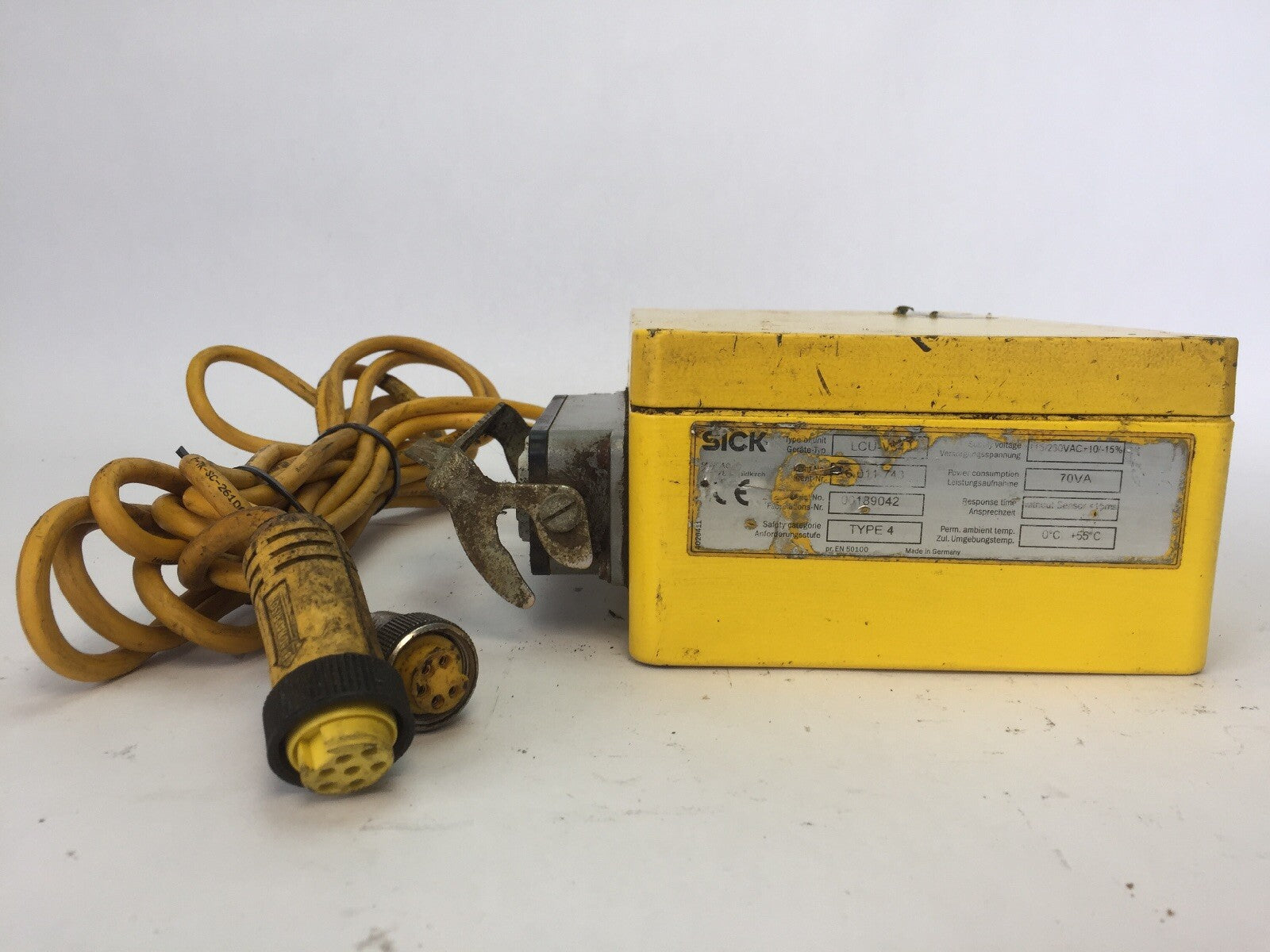 SICK LCU-V343 SENSOR SAFETY CONTROL 6011743 115/230VAC+10/-15% 70VA TYPE 42