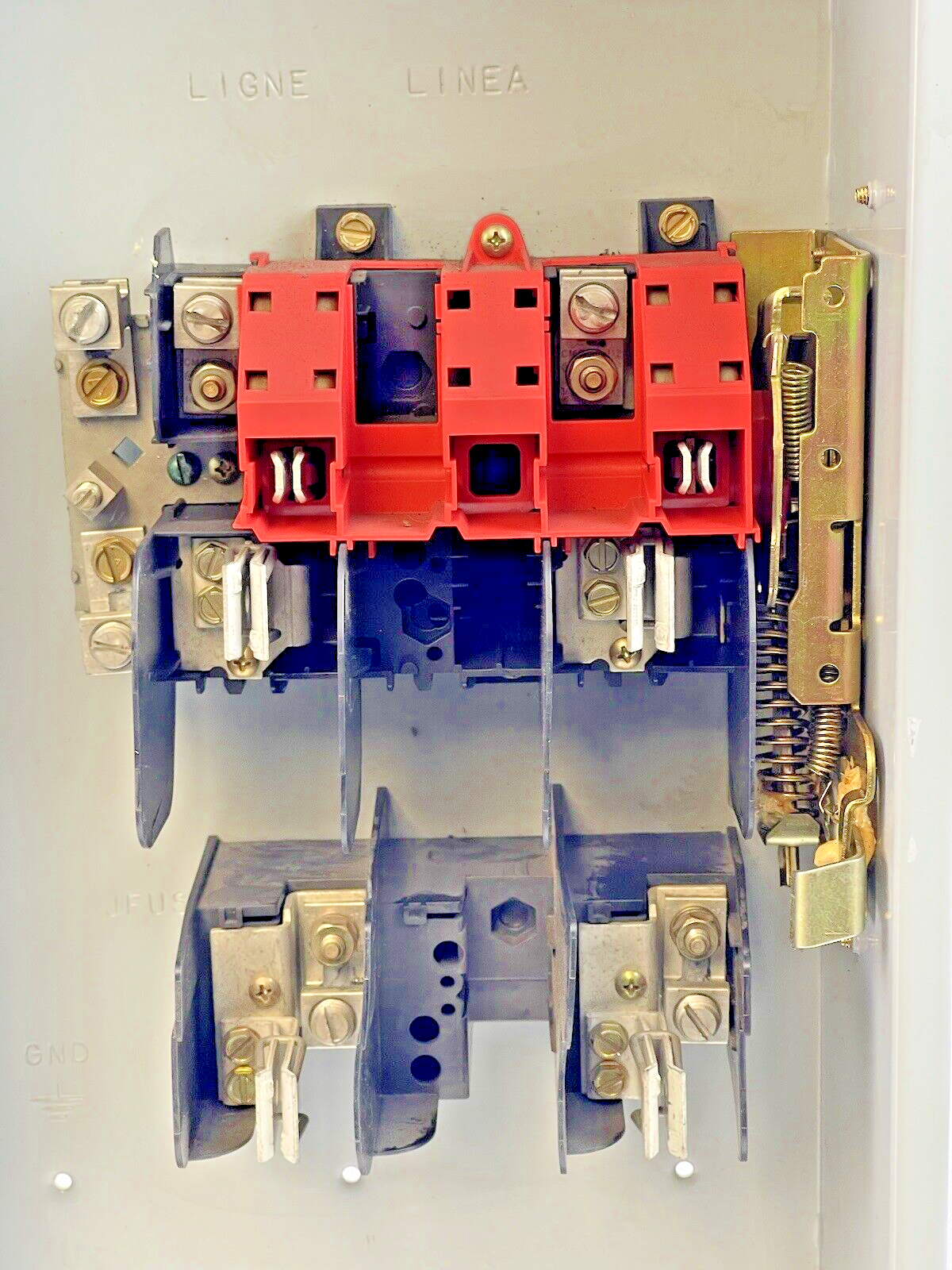 SIEMENS - GF223NR - RAINPROOF SAFETY SWITCH-2 POLE, 100A, 240 VAC, 250 VDC, 3R7