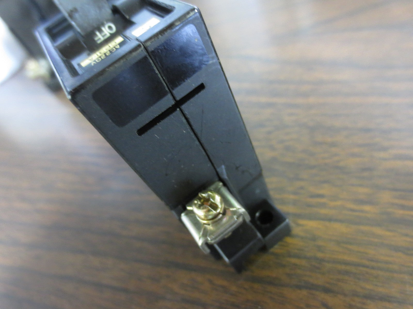 HITACHI CP31-A CIRCUIT PROTECTOR 15A 220VAC 1-POLE DELAY No. S5