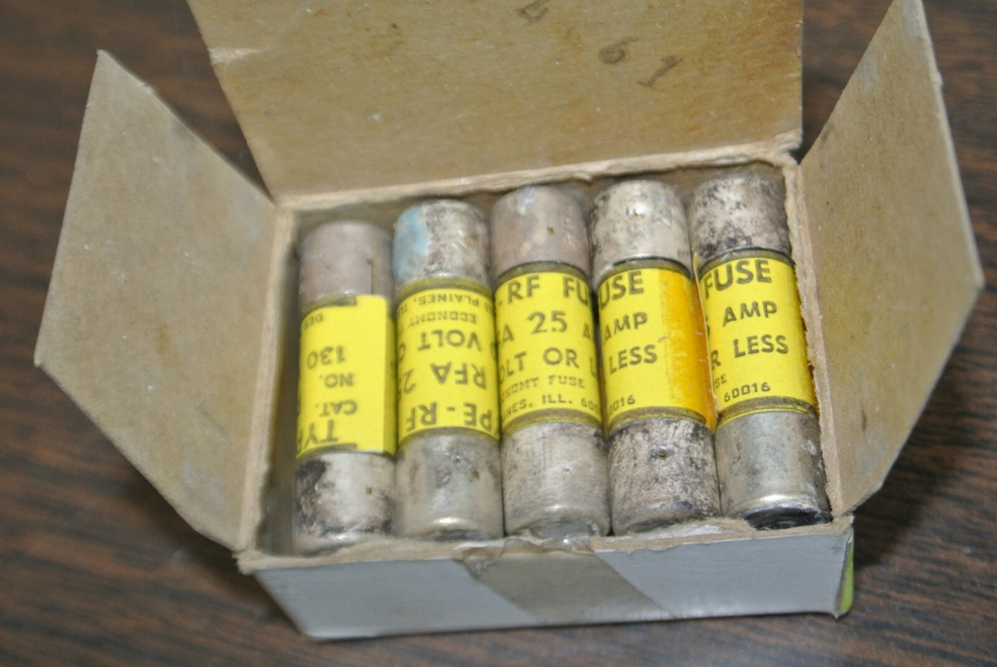 BOX of 10 / ECONOMY RFA25 TYPE RF FUSE / 25A / 130V / NEW SURPLUS0