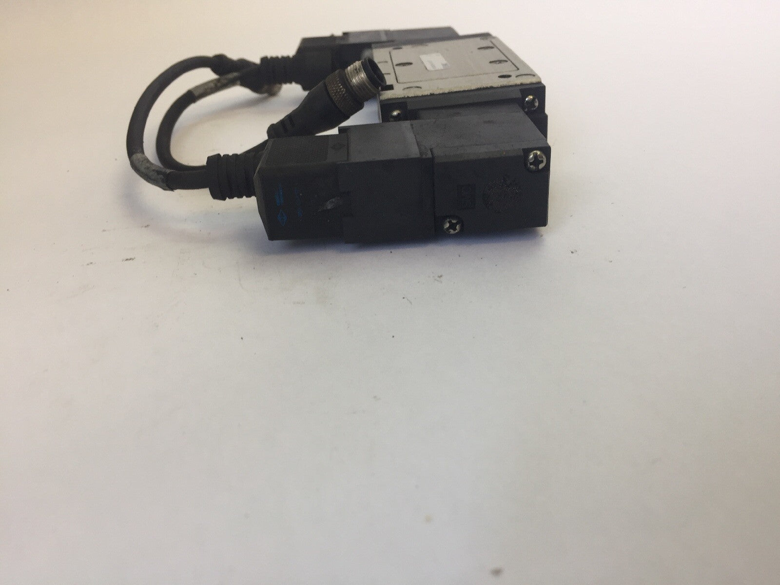 SMC VFS3220-DUJ0157 SOLENOID VALVE 24VDC2