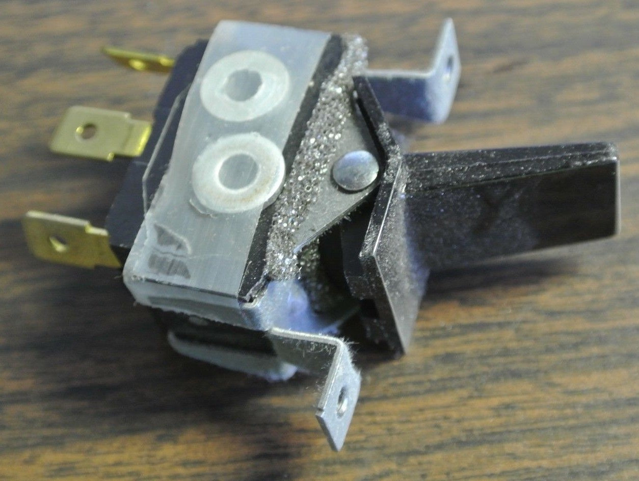 CUTLER-HAMMER 8941K476 - TOGGLE SWITCH, 3-POSITION, CENTER OFF - NEW SURPLUS3