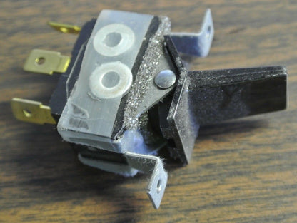 CUTLER-HAMMER 8941K476 - TOGGLE SWITCH, 3-POSITION, CENTER OFF - NEW SURPLUS3