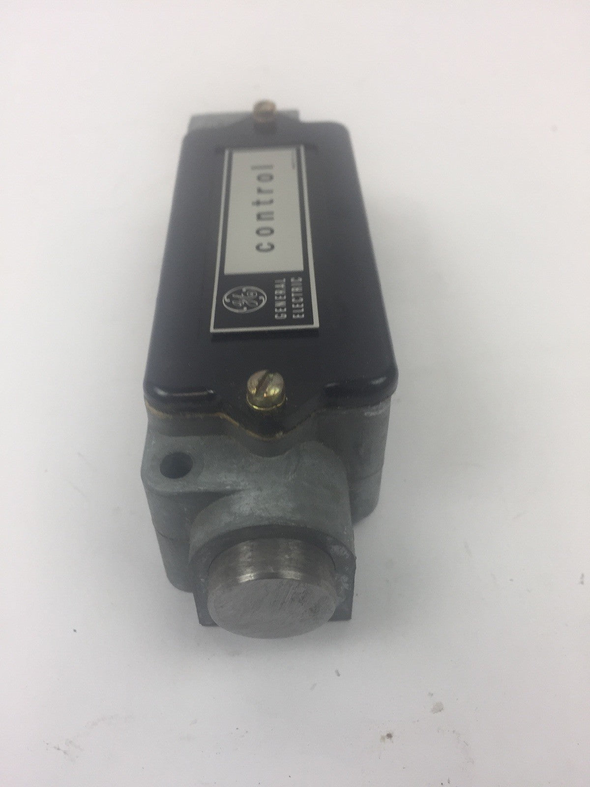 GE CR9440D2DF CONTROL LIMIT SWITCH 600 MAX VOLTS 2 1 NO - 1 NC3