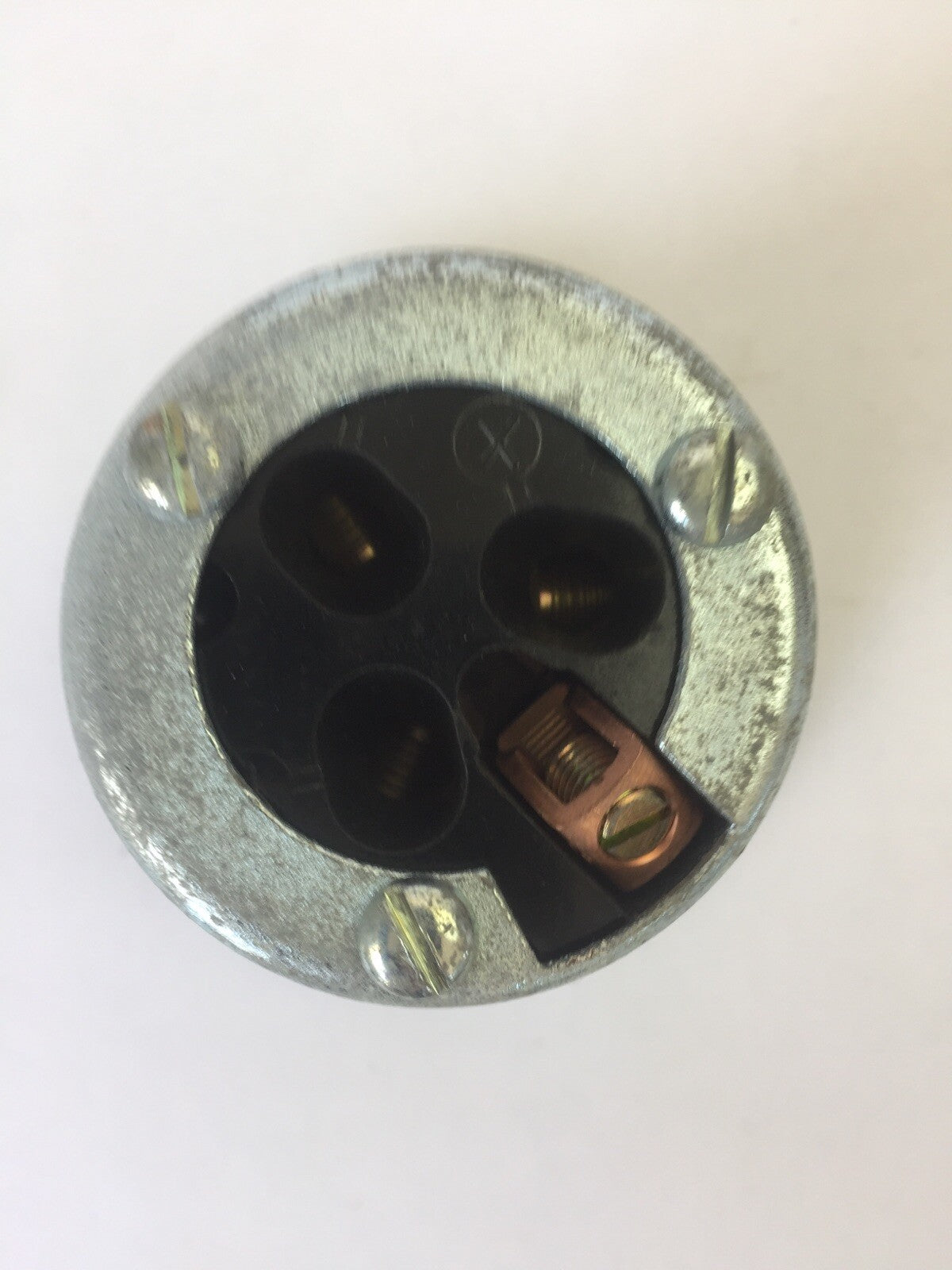 HUBBELL 3768 TWIST-LOCK FLANGED INLET WITH LIFT COVER 250VDC 600VAC 50A 4-WIRE5