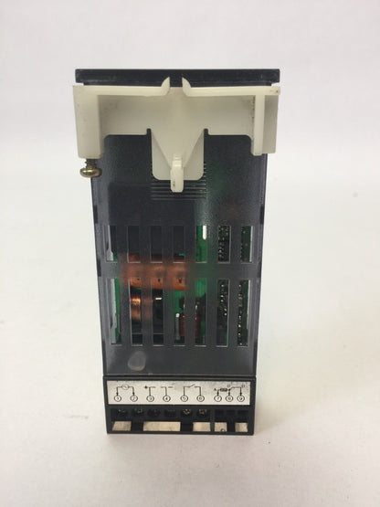 OMRON E5GN-Q1P TEMPERATURE CONTROLLER 111-240VAC OUTPUT 21mA 12VDC4