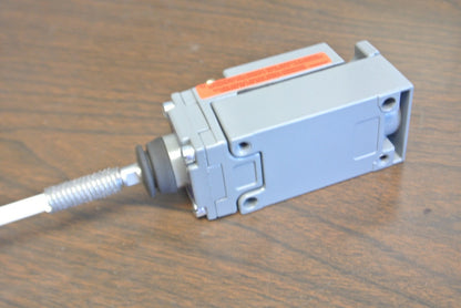 SQUARE D 9007 C84J Ser. A / LIMIT SWITCH w/ DELRIN TRIP / NEW SURPLUS / 9007C84J5