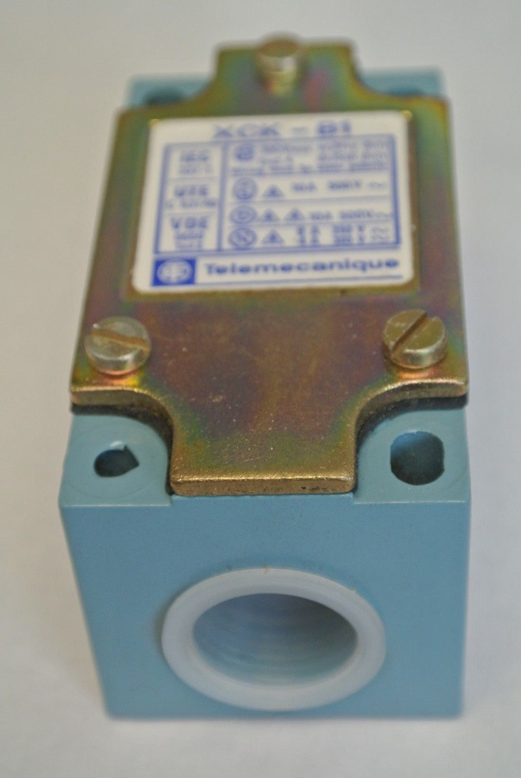 TELEMECANIQUE XCK-B1 LIMIT SWITCH BODY - 300VAC MAX HEAVY DUTY - NEW SURPLUS4