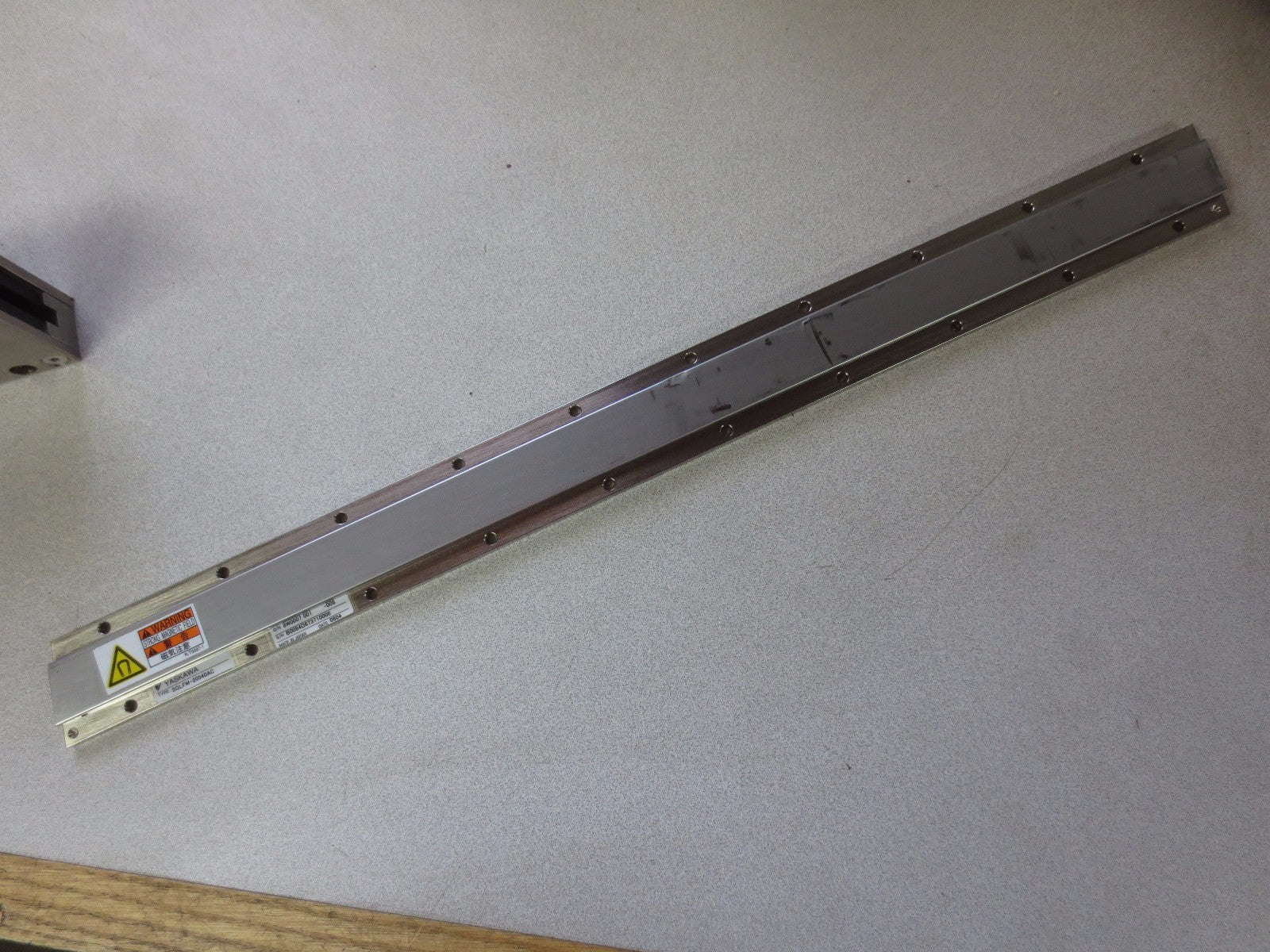 YASKAWA SGLGM-60405A-M + SGLFM-20540AC CORELESS LINEAR SERVO MOTOR MAGNET TRACKS5