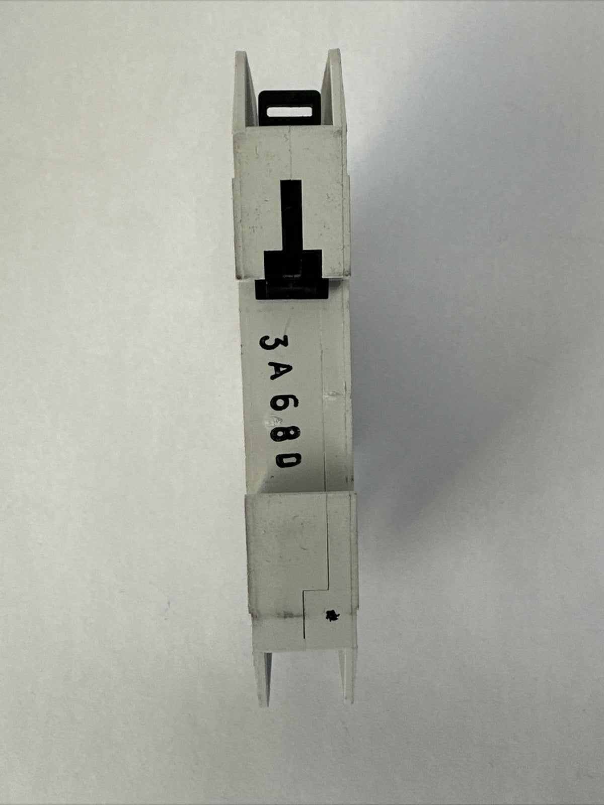 EATON WMZT1D08 CIRCUIT BREAKER 8A 277VAC 1POLE (LOT OF 5)4