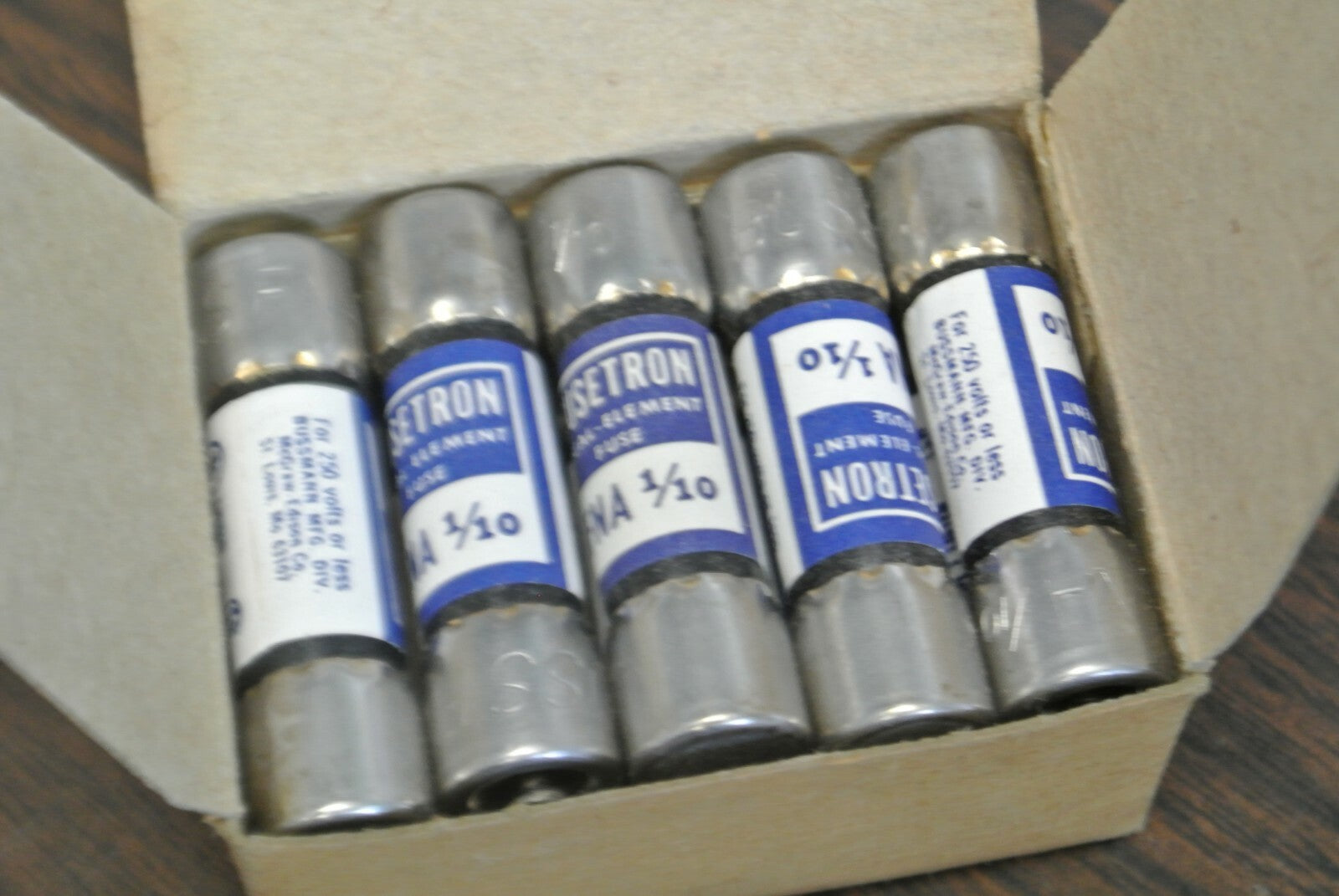 BOX of 10 / BUSS FNA-1/10 DUAL-ELEMENT MIDGET FUSE / 1/10A / 250V / NEW SURPLUS0