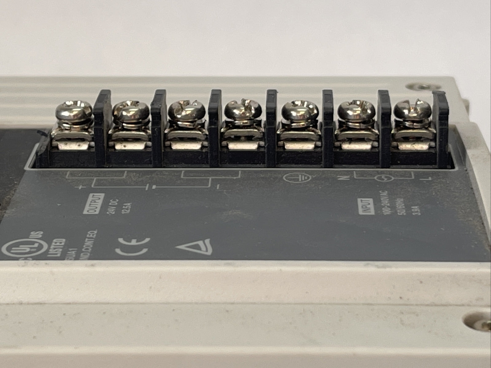 KEYENCE MS2-H300 SWITCHING POWER SUPPLY OUTPUT 24VDC 12.5A INPUT 100-240VAC 3.9A8