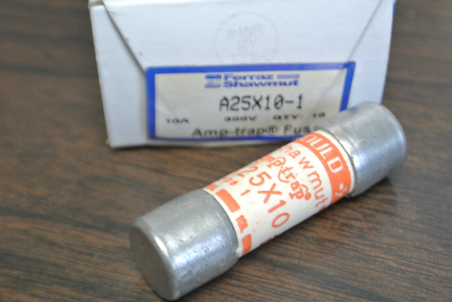 BOX of 10 / GOULD-SHAWMUT A25X10-1 AMP-TRAP® FUSES 10A / 300V / NEW SURPLUS3