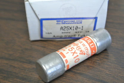 BOX of 10 / GOULD-SHAWMUT A25X10-1 AMP-TRAP® FUSES 10A / 300V / NEW SURPLUS3
