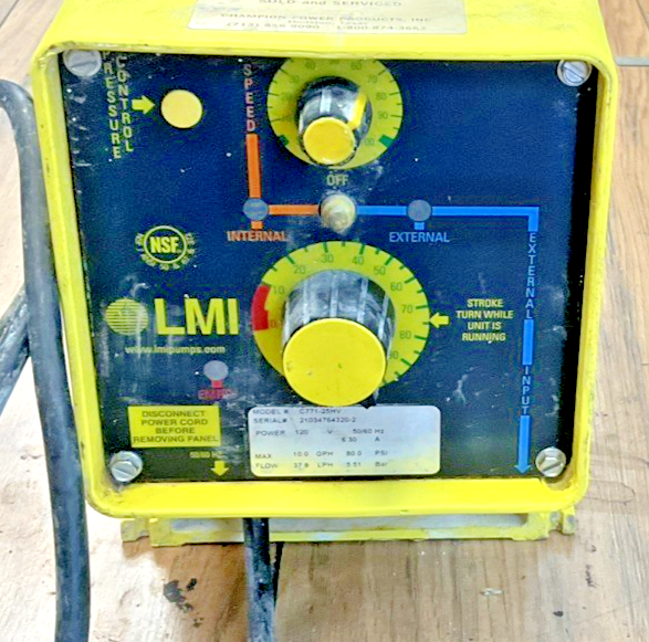 LMI C771-25HV METERING PUMP 120V 50/60HZ 6 30A *MOUNTING HOLES BROKEN*2