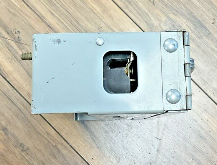 GOULD / ITE V2A3211 TWIN PANELBOARD SWITCH HP 7 1/2 240V/250VDC 3POLE 30A 3PH7