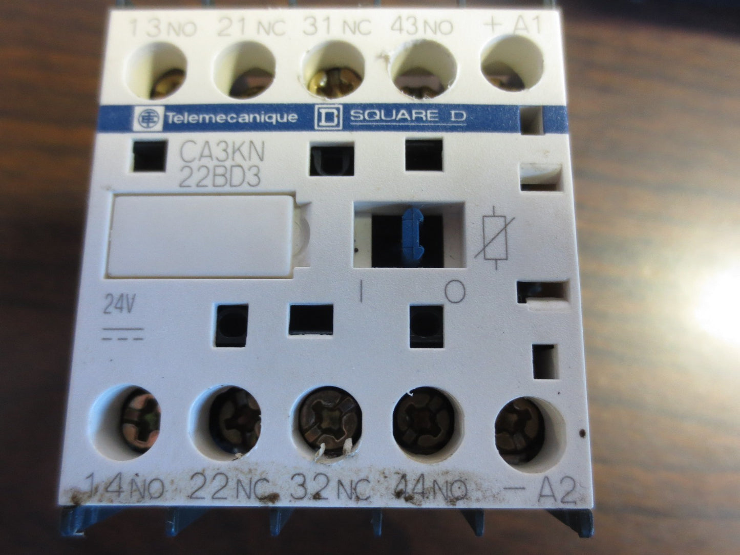 TELEMECANIQUE CA3KN22BD3 CONTROL RELAY - 600VAC, 10A1