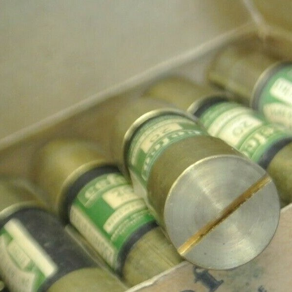 BOX of 10 / CEFCO 20 AMP RENEWABLE FUSE / 20A / 250V / NEW SURPLUS0