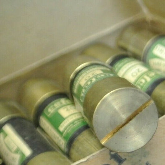 BOX of 10 / CEFCO 20 AMP RENEWABLE FUSE / 20A / 250V / NEW SURPLUS0