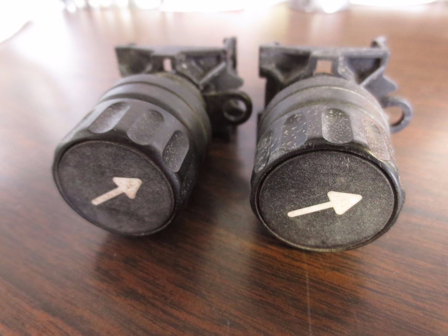 KLOCKNER-MOELLER 2-POSITION SELECTOR SWITCH w/ K10 CONTACT BLOCK1