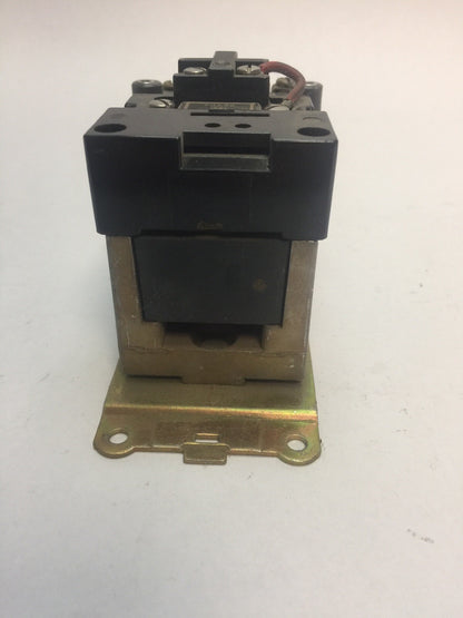 ALLEN BRADLEY X233635 CONTACTOR 600VAC 18AMP SER K SIZE 0 70A81 COIL 600V 60HZ3