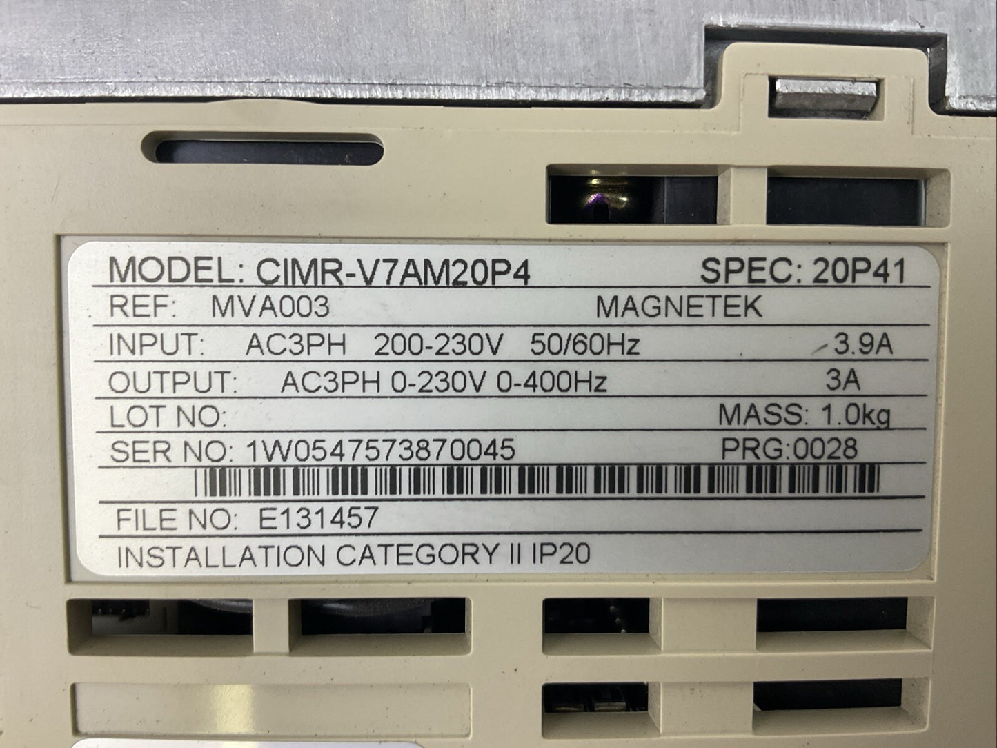 YASKAWA CIMR-V7AM20P4 AC DRIVE OUTPUT 3PH 0-230VAC 0-400HZ 3A INPUT 200-230VAC1