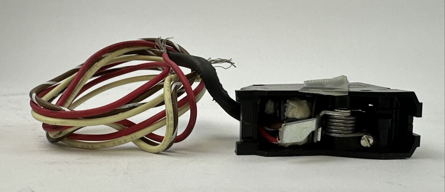 GE TFKASA2AB1 6A 240VAC 286A7734P28 AUXILIARY SWITCH F225 C/B ACCESSORY3